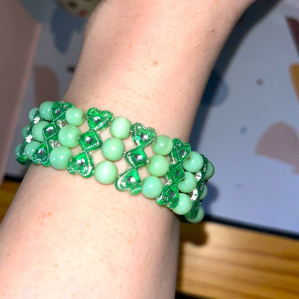 Amazing green heart beaded bracelet!